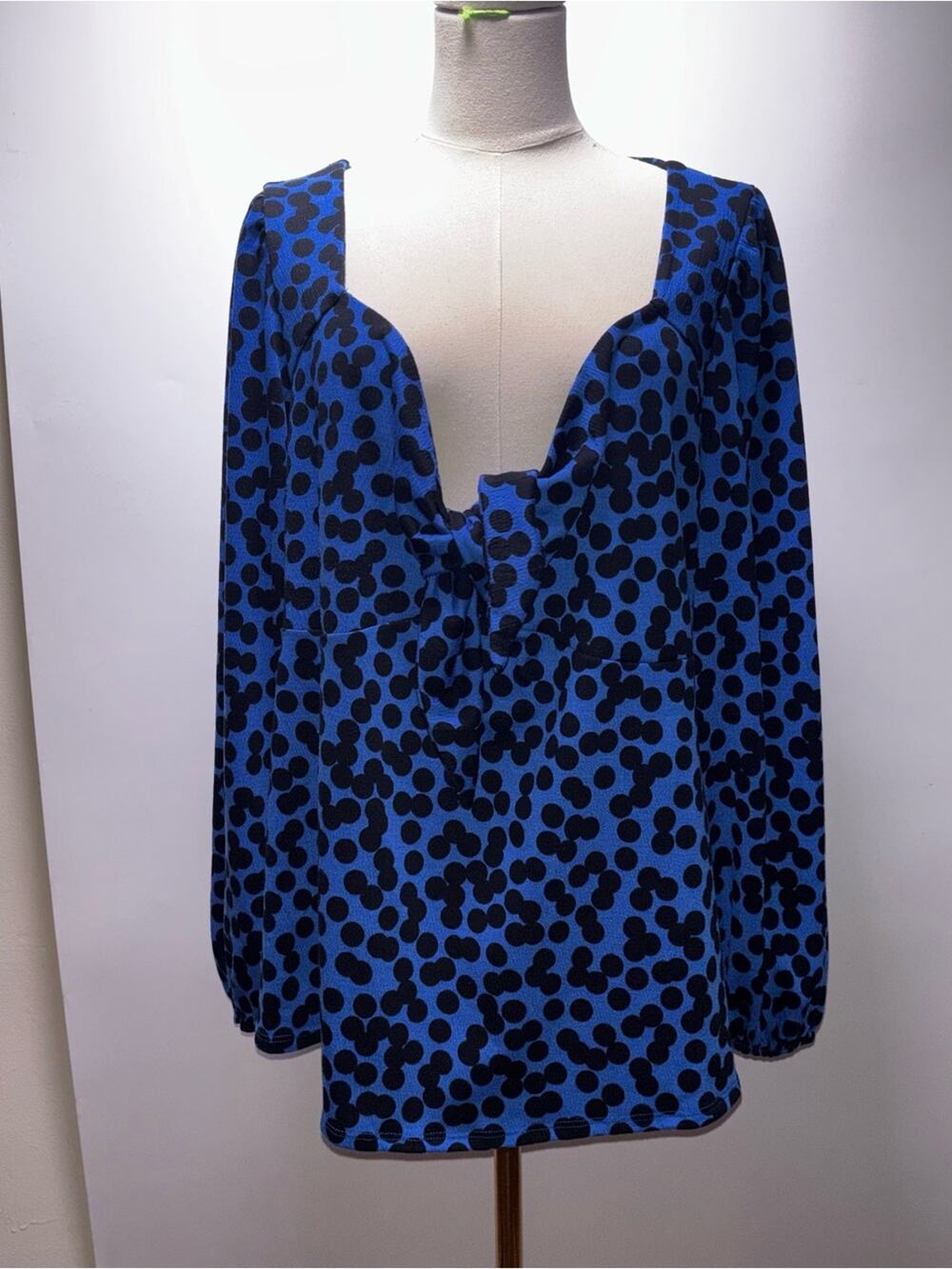 Ava & Viv Blue and Black Tie Front Top Size 1X